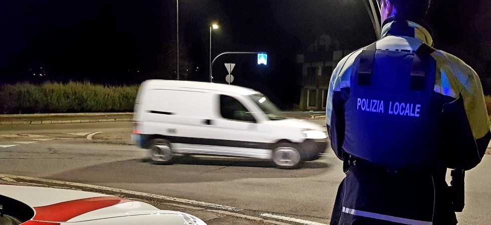 Truffa, peculato e falsa attestazione, nei guai un dipendente comunale che percorreva 300 chilometri in auto